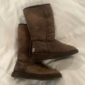 UGG boots in dark brown